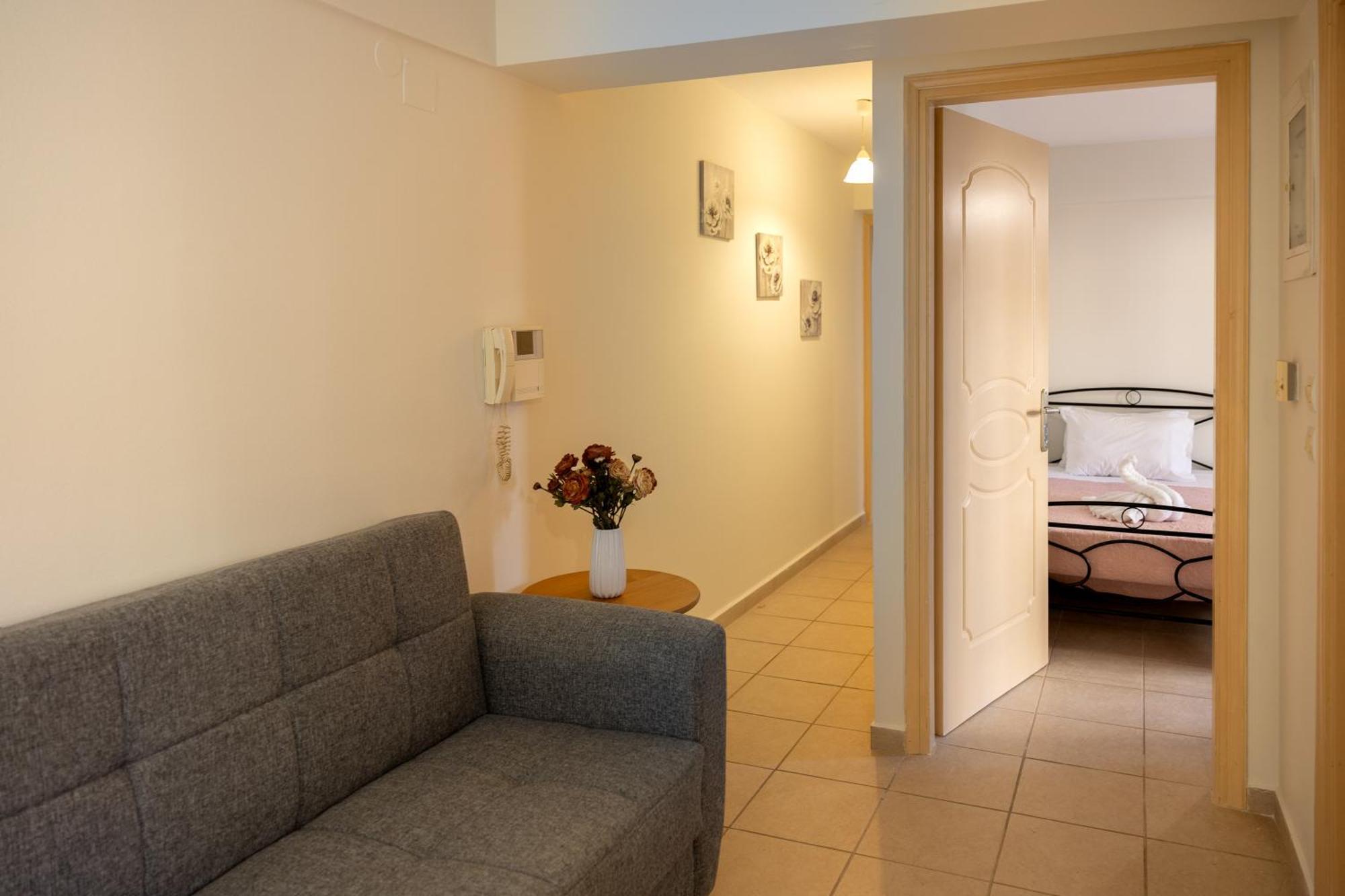 Pavlos Apartments アルゴストリオン エクステリア 写真