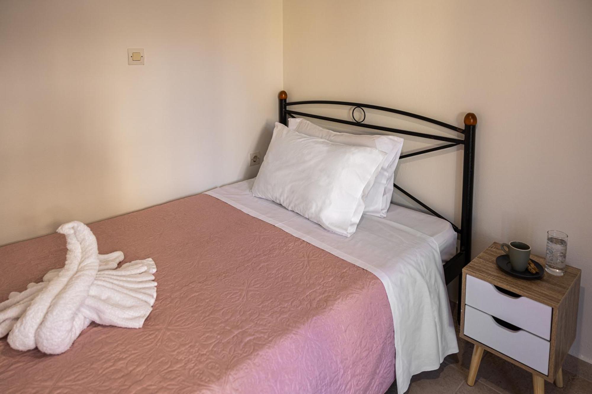 Pavlos Apartments アルゴストリオン エクステリア 写真