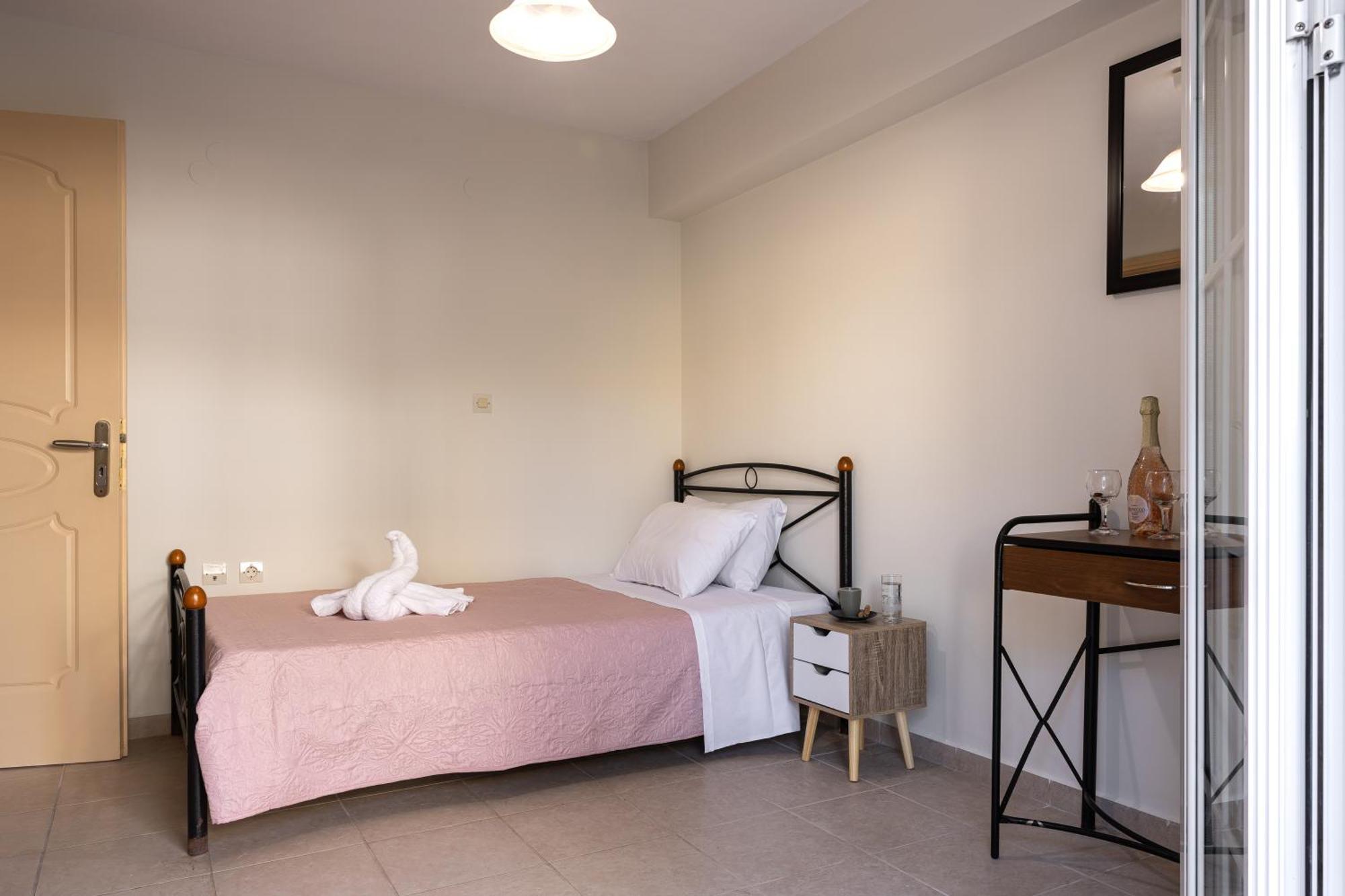 Pavlos Apartments アルゴストリオン エクステリア 写真